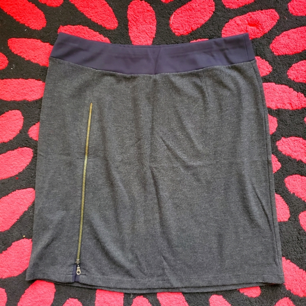 Jersey knit casual skirt with zipper M